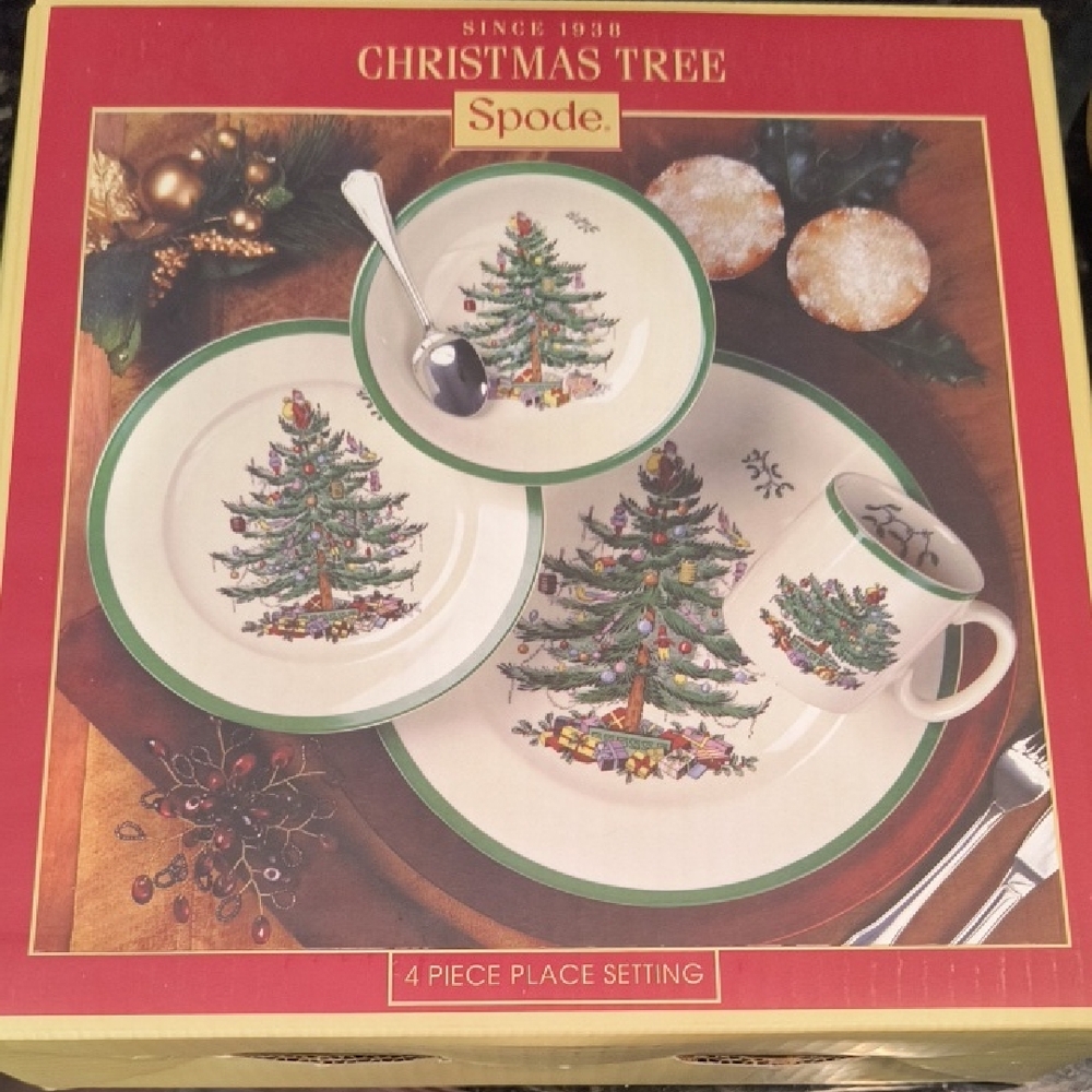NWT Spode Christmas Tree 4-Piece Place Setting - Green